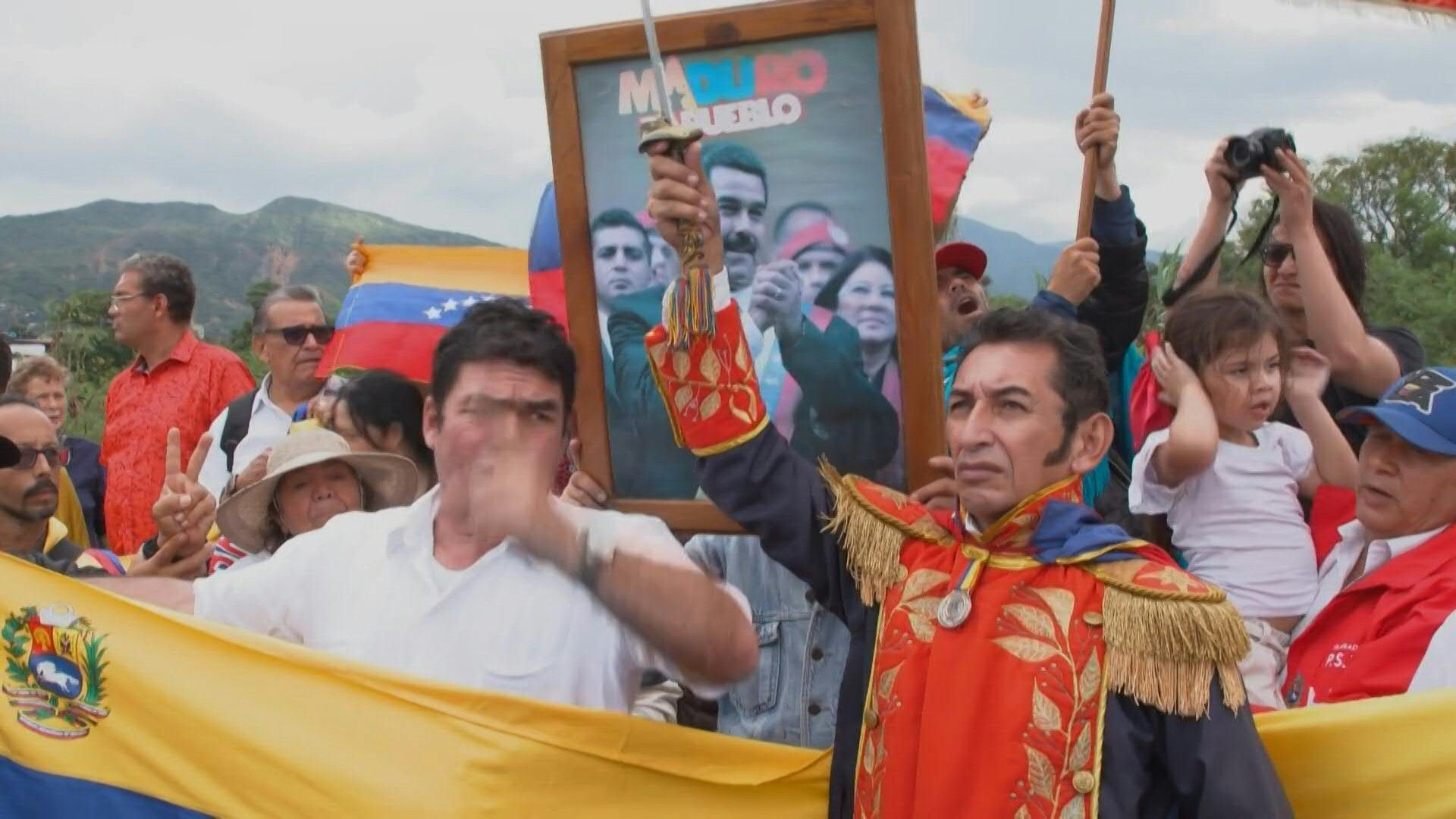 People-at-the-Colombia-Venezuela-border-protest-US-attacks-against-Venezuela