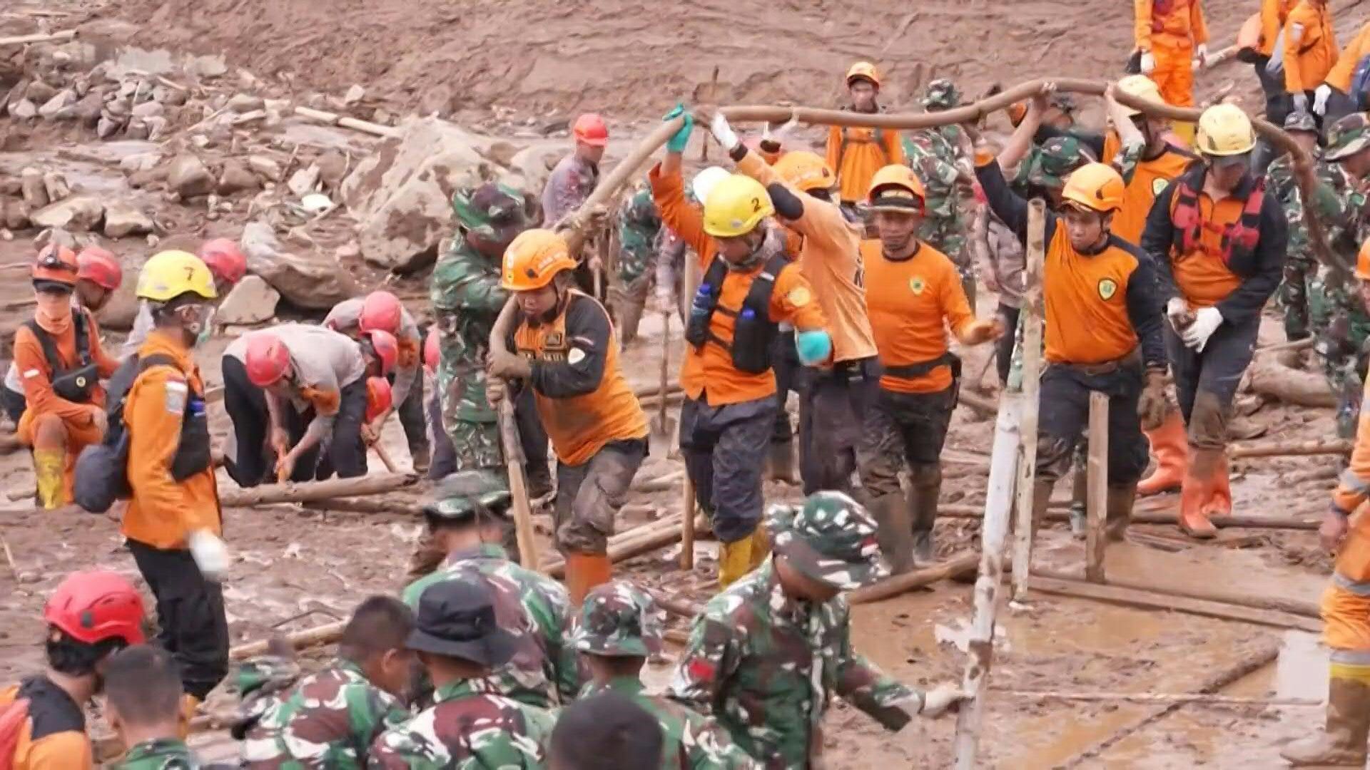 Video: Recovery operations ongoing at site of deadly landslide in Indonesia