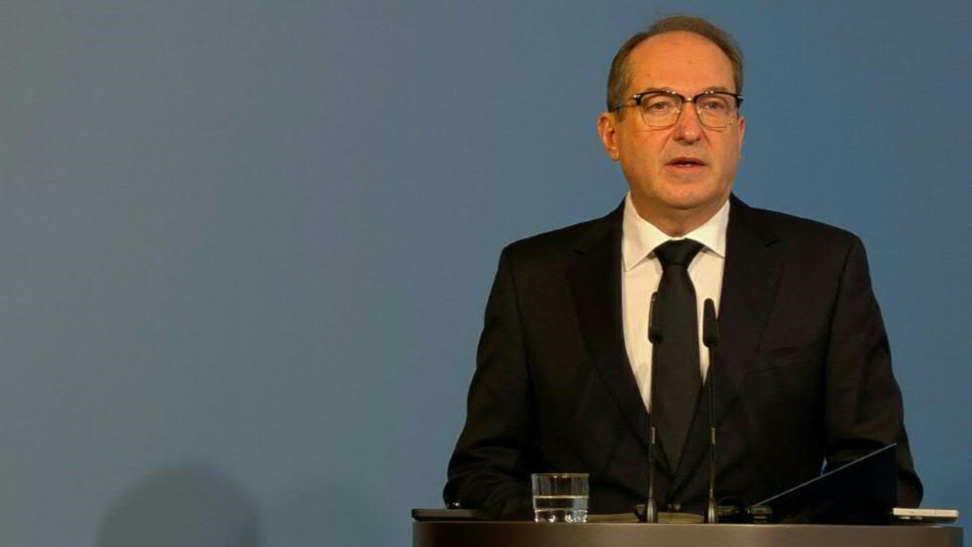 Video: Dobrindt: Bund setzt eine Million Euro auf Vulkangruppe aus