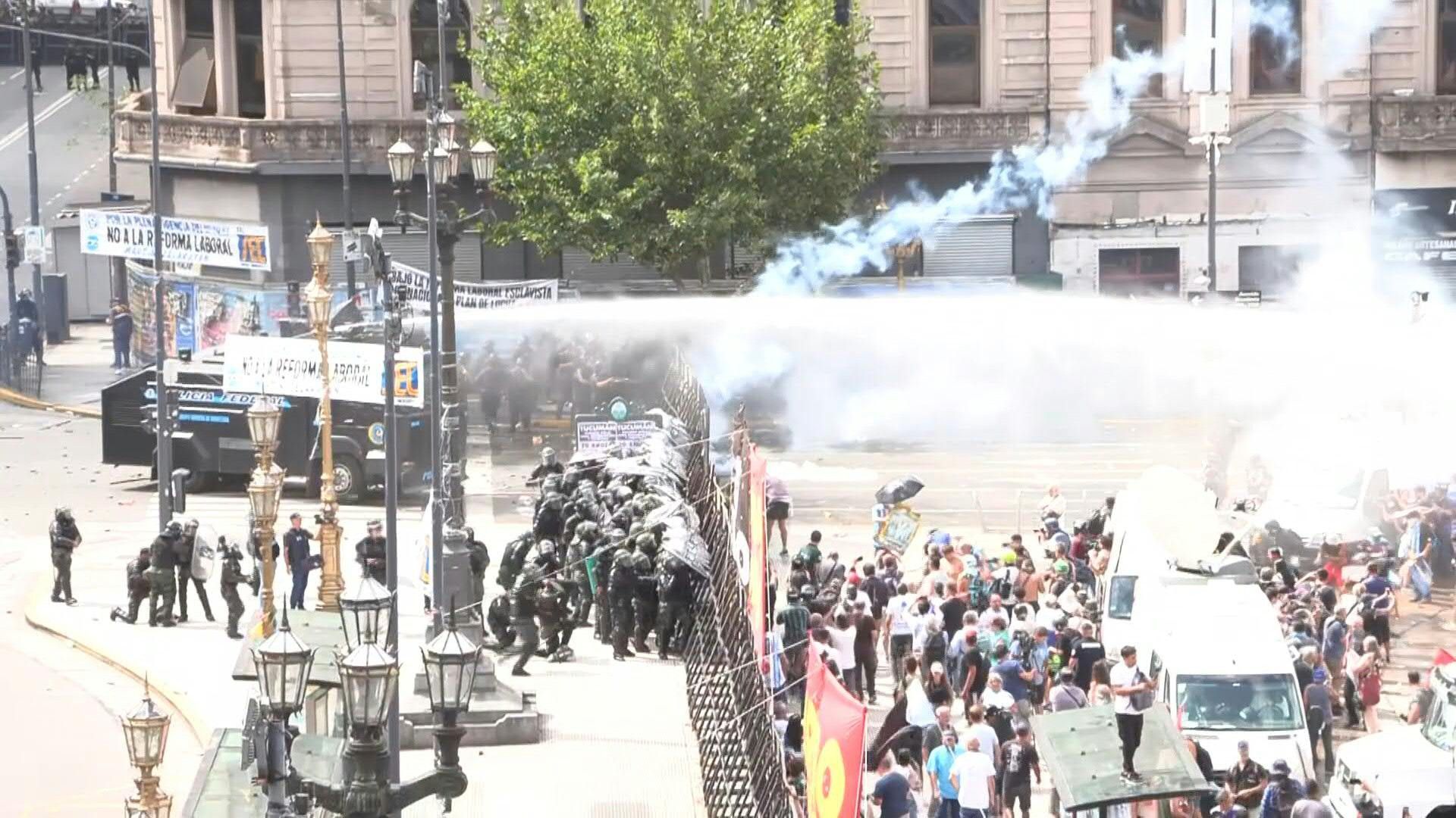 Video: Tear gas, firebombs at Argentine protests over labor reform