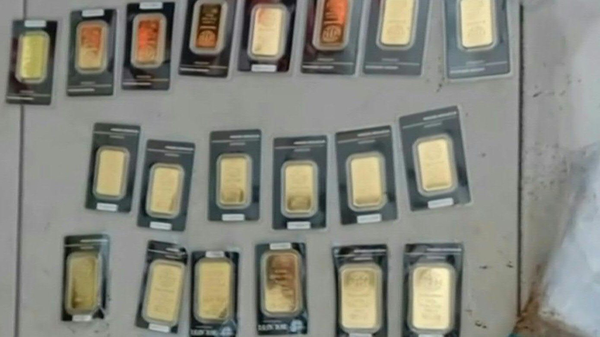 Video: Goldbarren im Müll gelandet – Polizei hilft in der Not