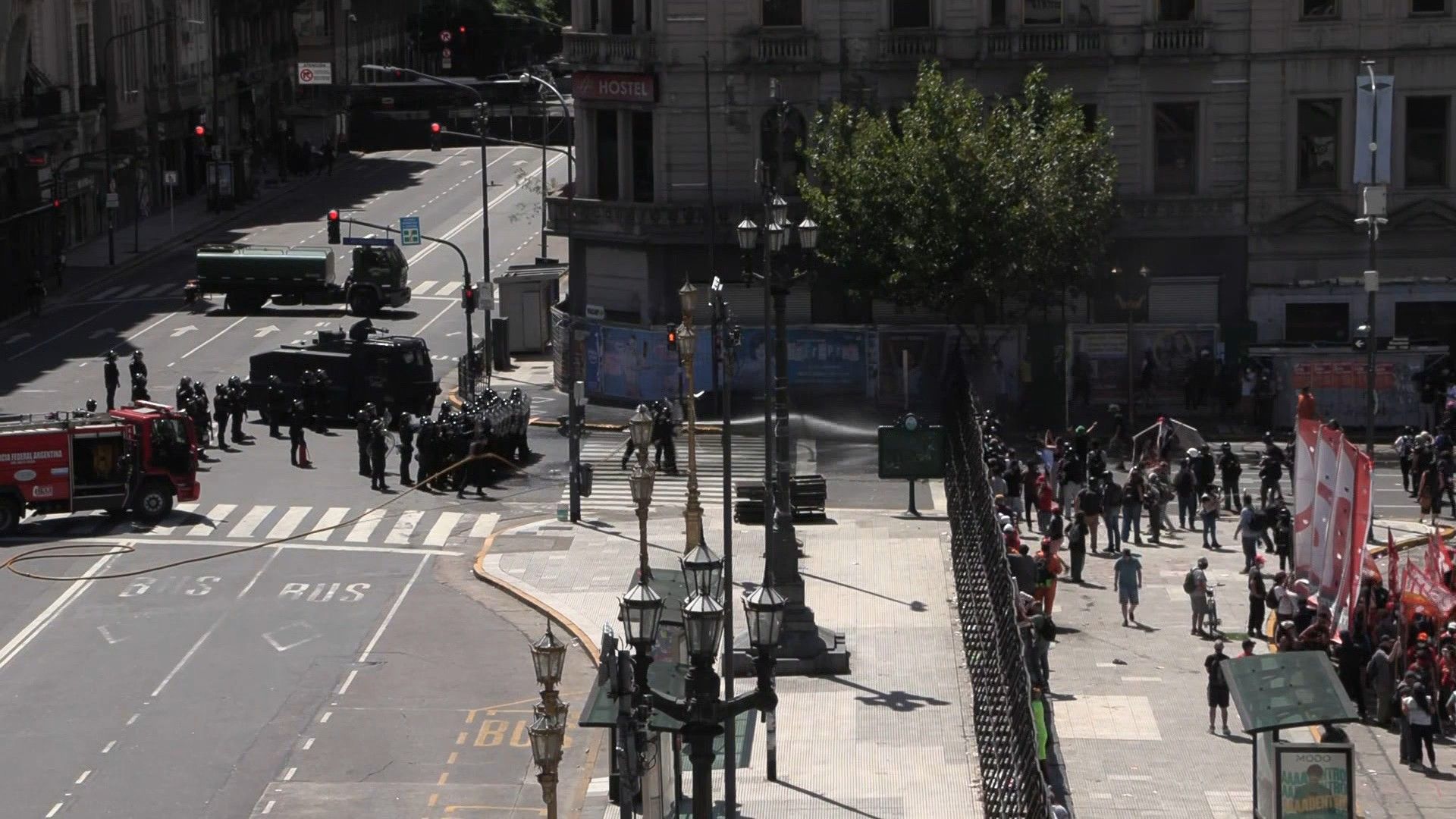 Video: Protest erupt over imminent approval of Milei's labor reform