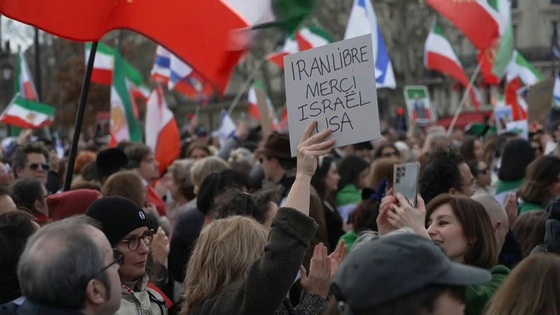Video: Thousands protest in Paris in support of Iranian people