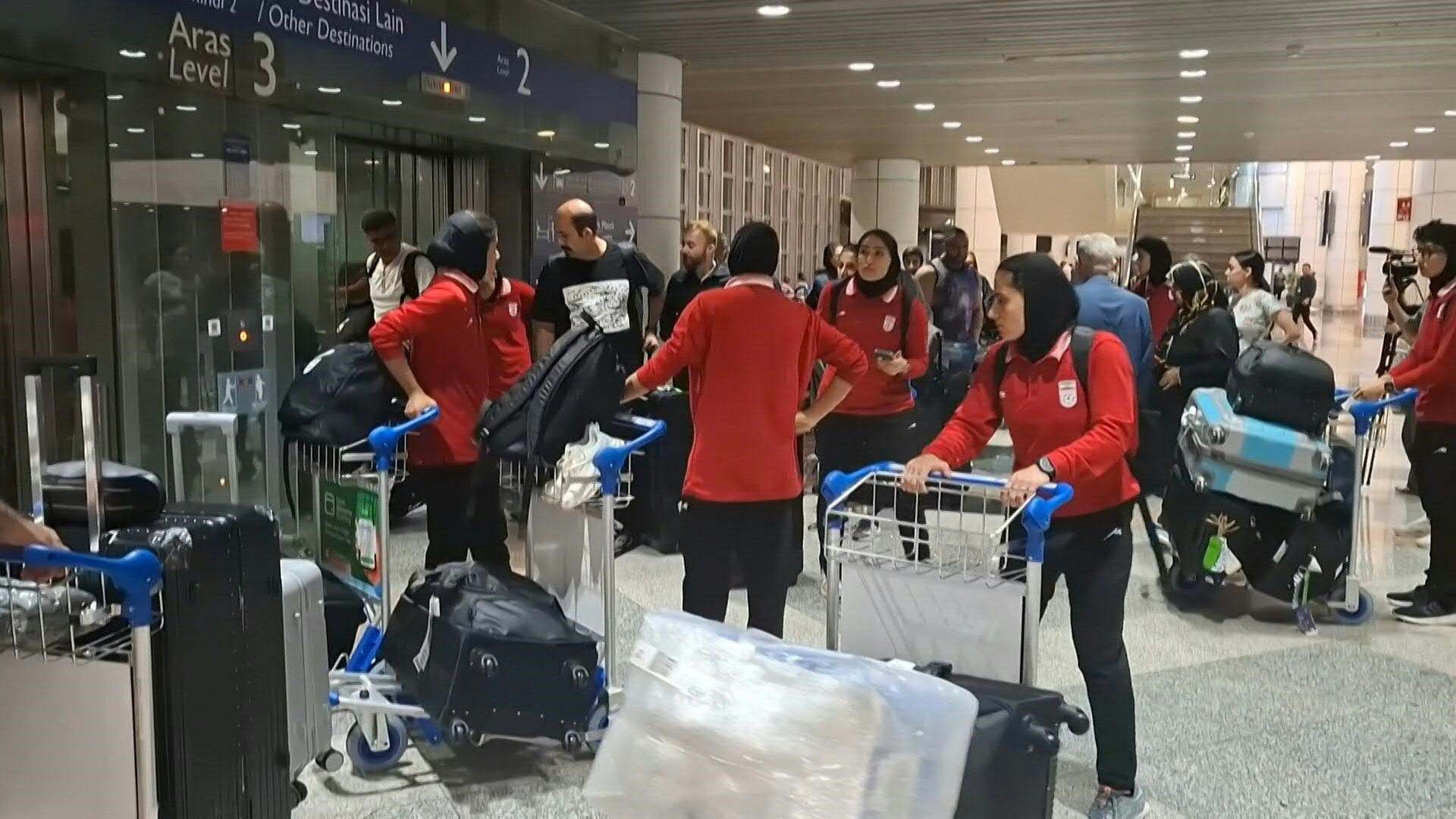 Video: Australien: Iranische Fußballerinnen aus sicherer Unterkunft evakuiert