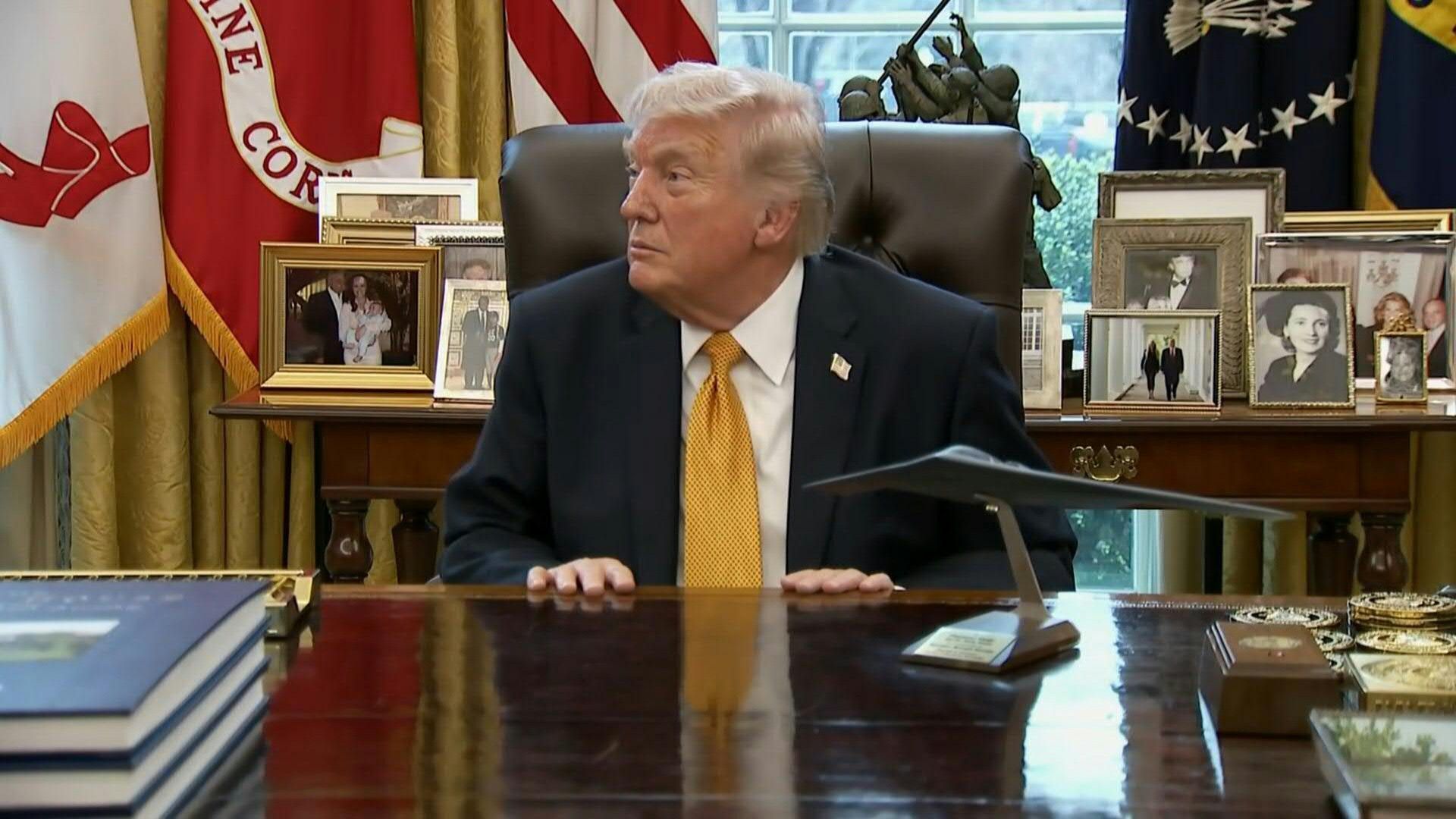 Video: Trump says believes will have 'honor of taking Cuba'