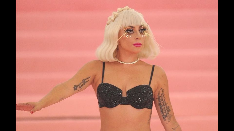 An Silvester: Lady Gaga küsst Mystery-Mann
