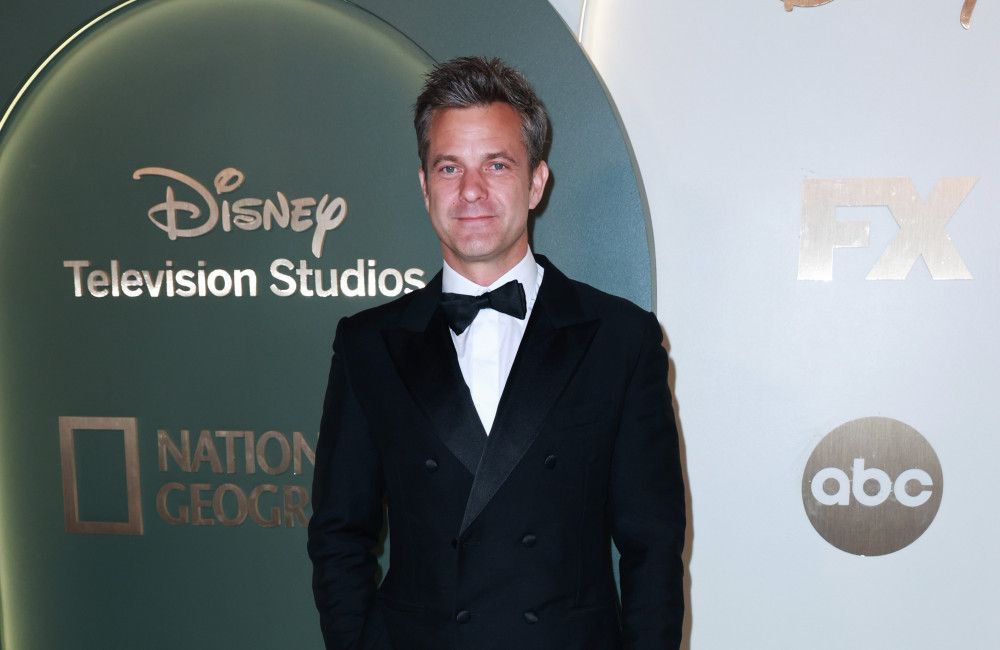 Joshua Jackson and Eric Mabius 'blushed' after reuniting years after their passionate gay sex scene in 'Cruel Intentions'