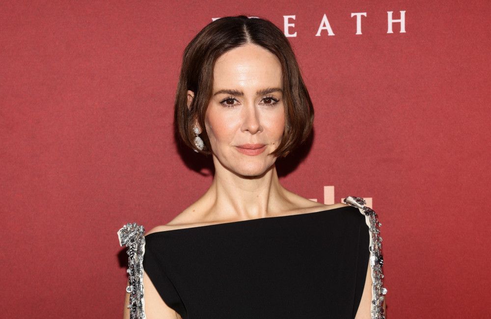 Sarah Paulson spat a potato chip into Kim Kardashian's eye