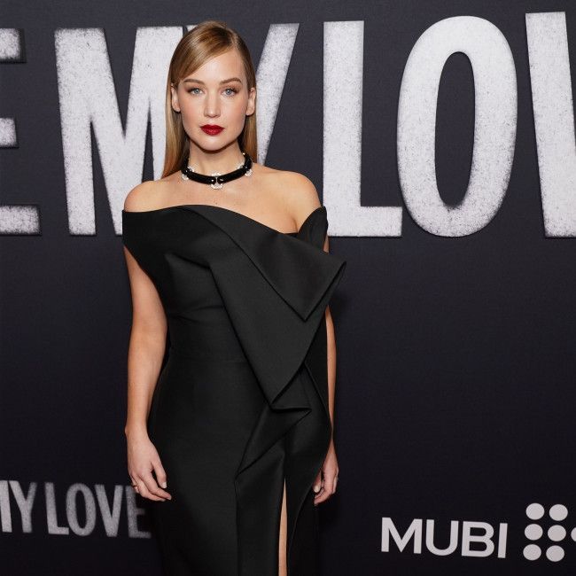 Jennifer Lawrence 'felt very safe' with Robert Pattinson