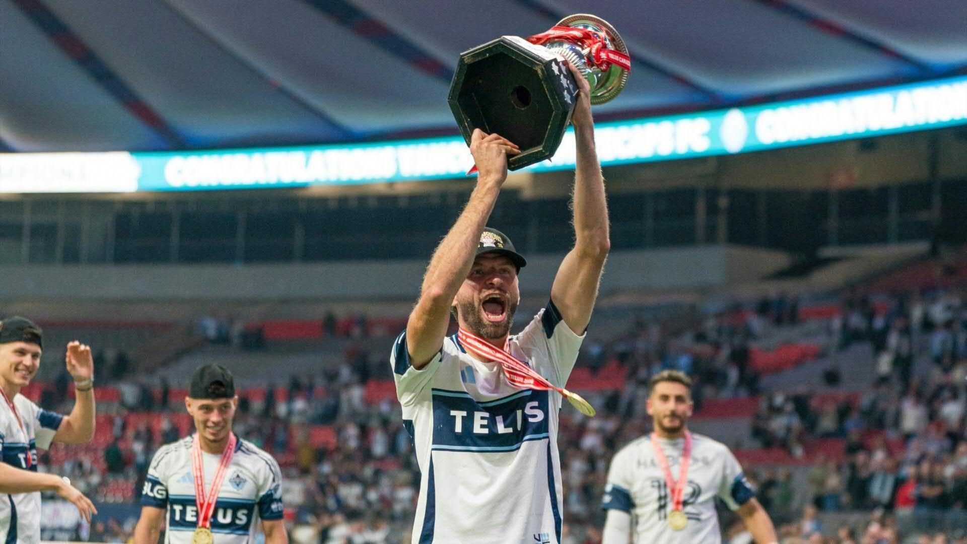 „Erfolgreichster Titel-Hamster“: Müller feiert Rekord-Trophäe