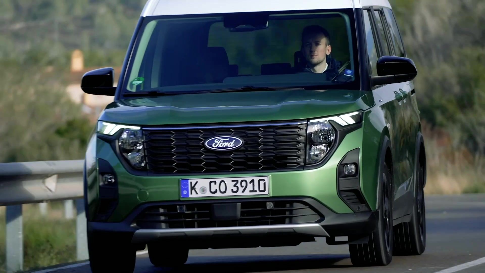 Der Neue Ford Tourneo Courier - Fahrspaß mit hocheffizientem Antrieb