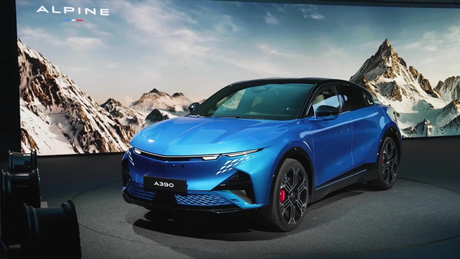 The new Alpine A390 - Alpine Know-how based on the AmpR Medium platform