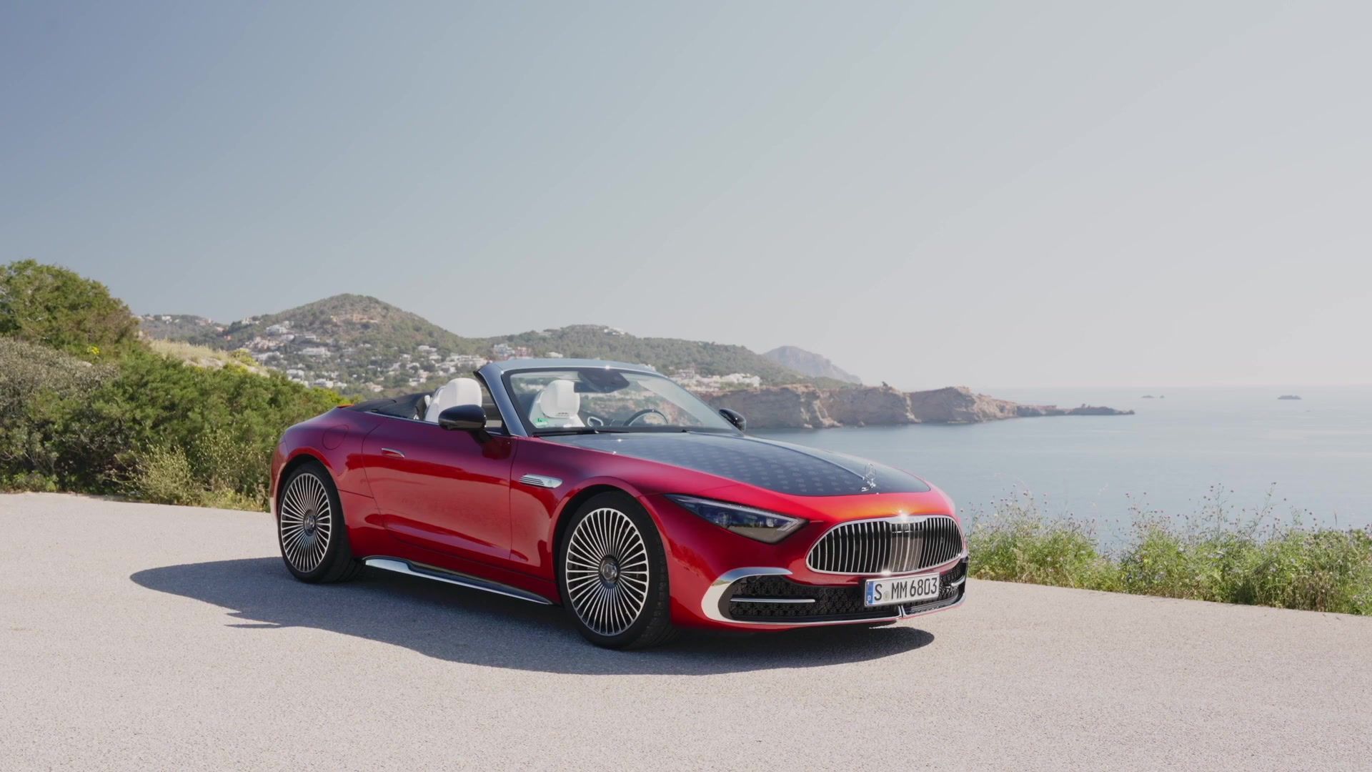 The new Mercedes-Maybach SL Monogram Series - Tailored luxury experience with two curated design concepts