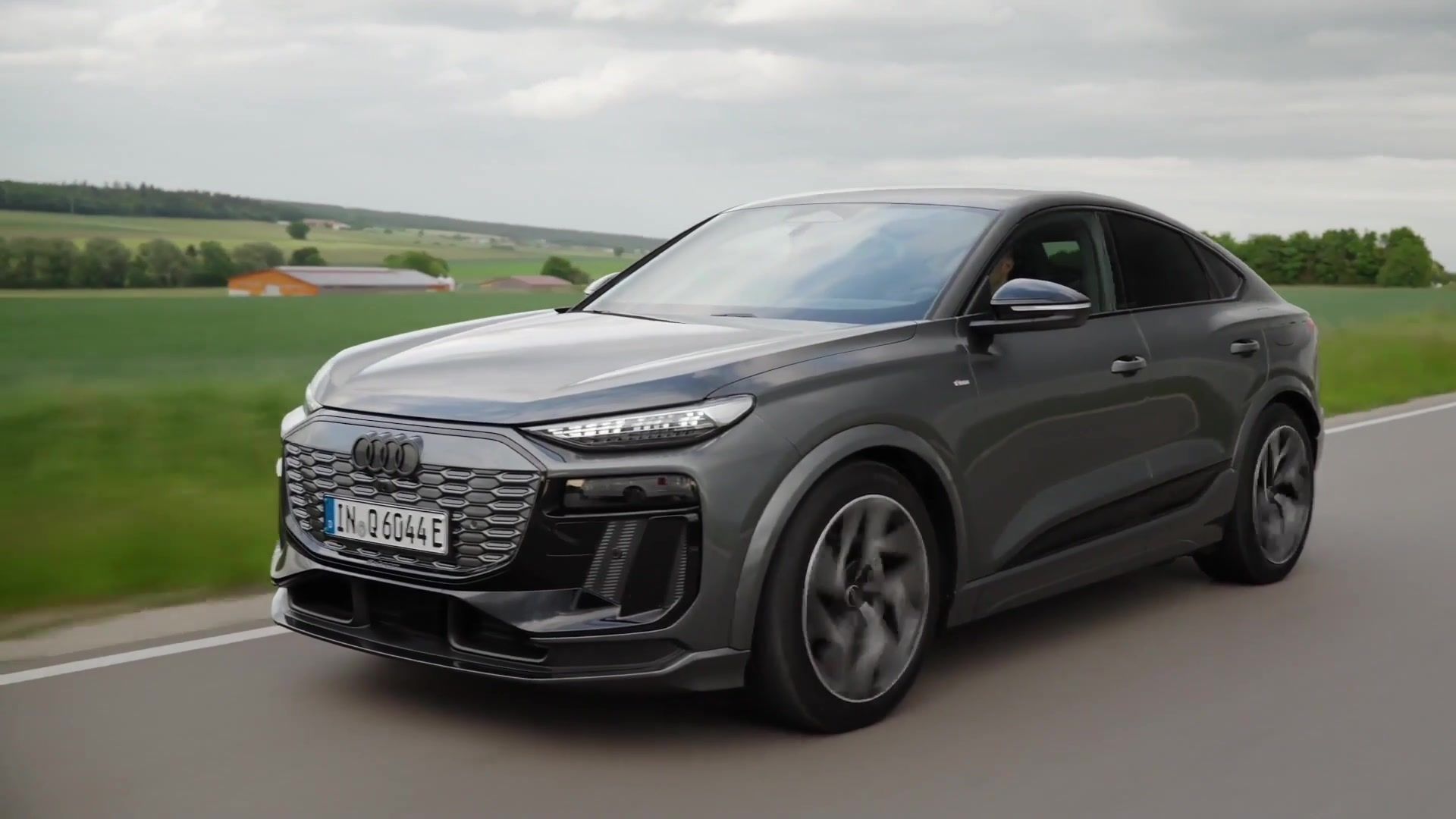 What makes the Audi Q6 Sportback e-tron the ideal travel companion