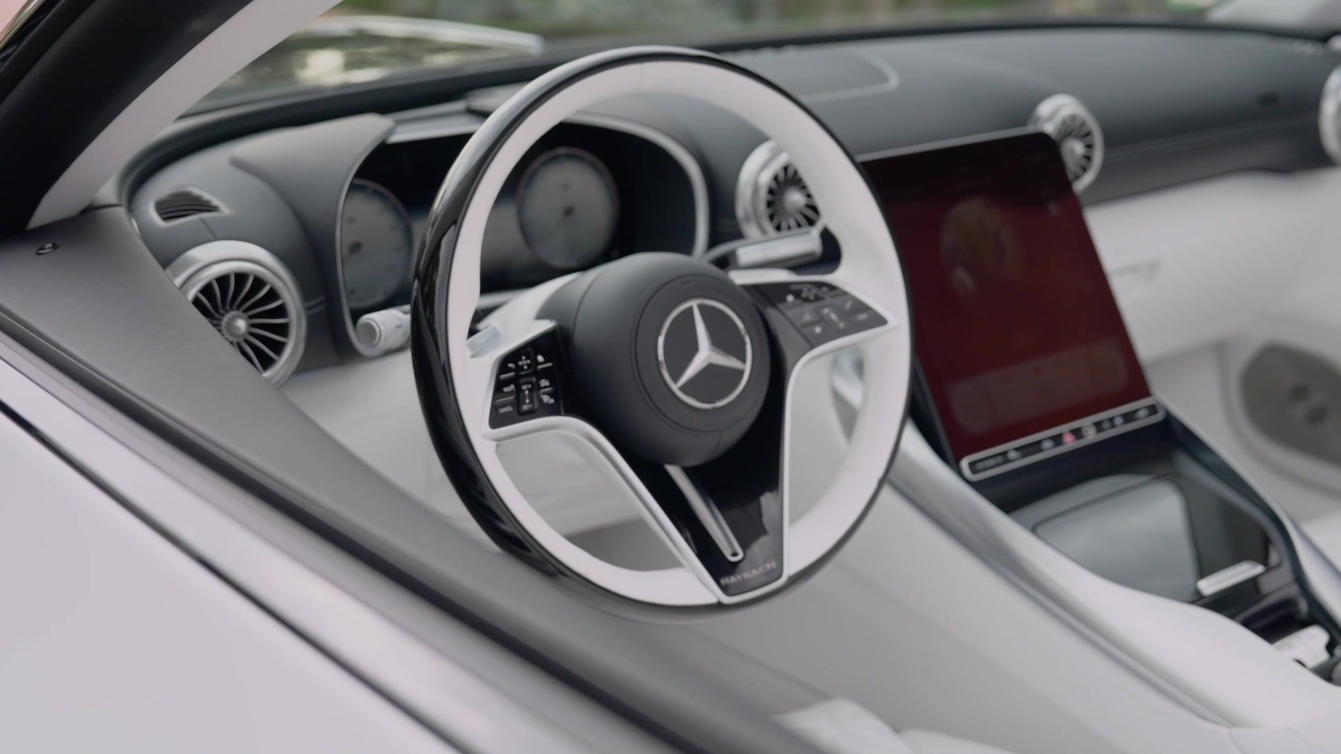 The new Mercedes-Maybach SL Monogram Series - Individual Expressiveness with over 50 MANUFAKTUR Paint Colors