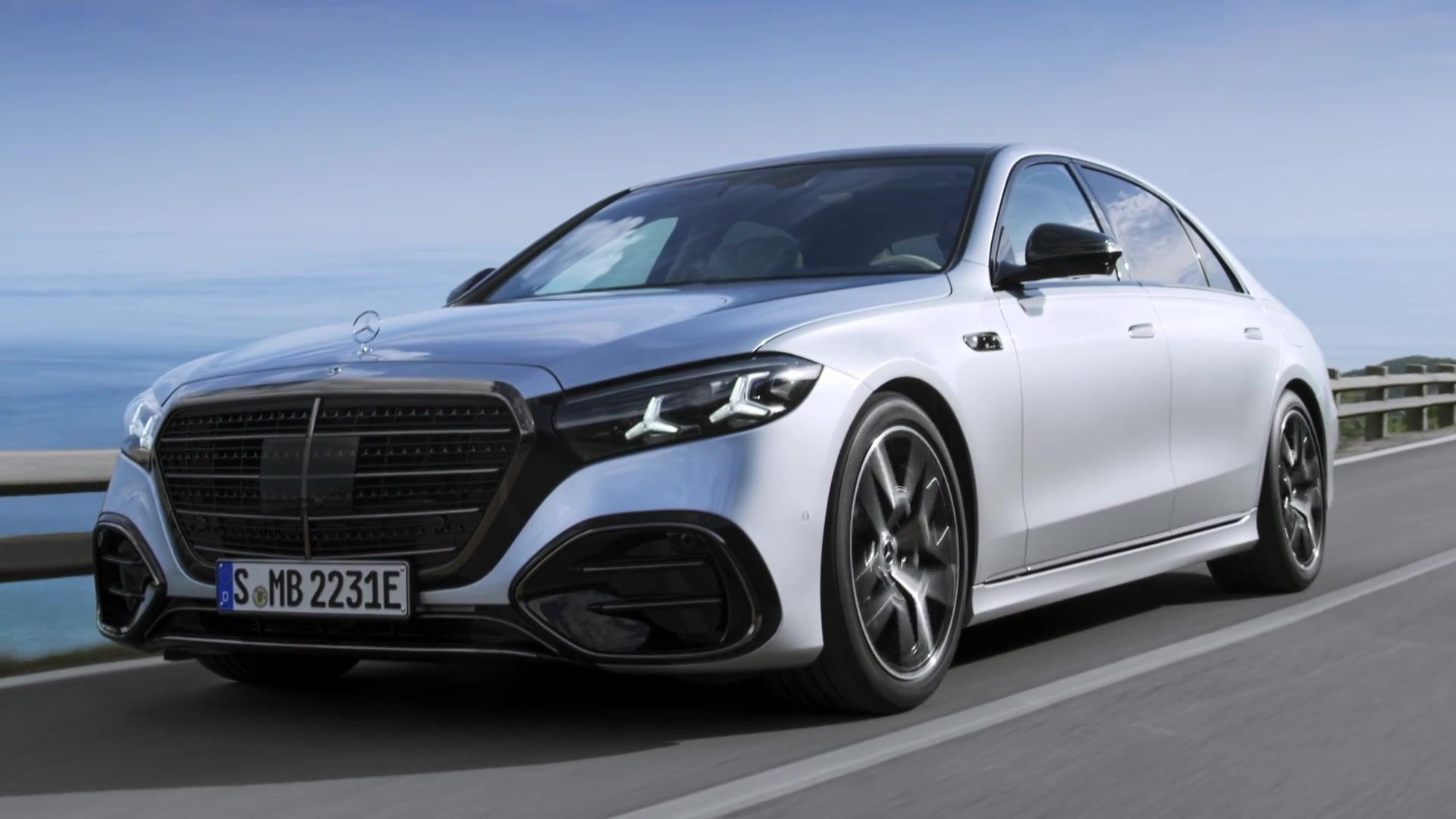 The all-new Mercedes-Benz S 580e 4MATIC - Saloon long version with EQ Hybrid Technology Driving Video