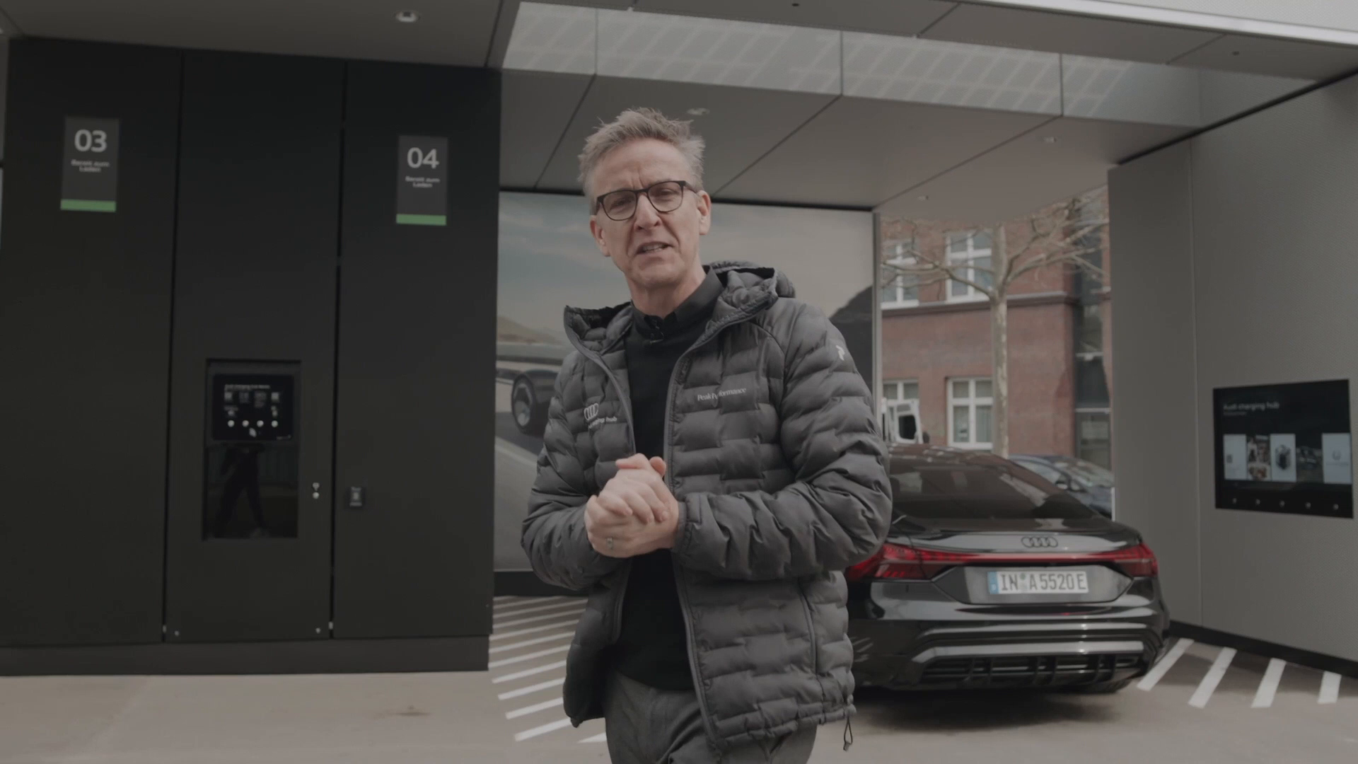 Interview von Ralph Holl­mig zum Audi char­ging hub Ber­lin