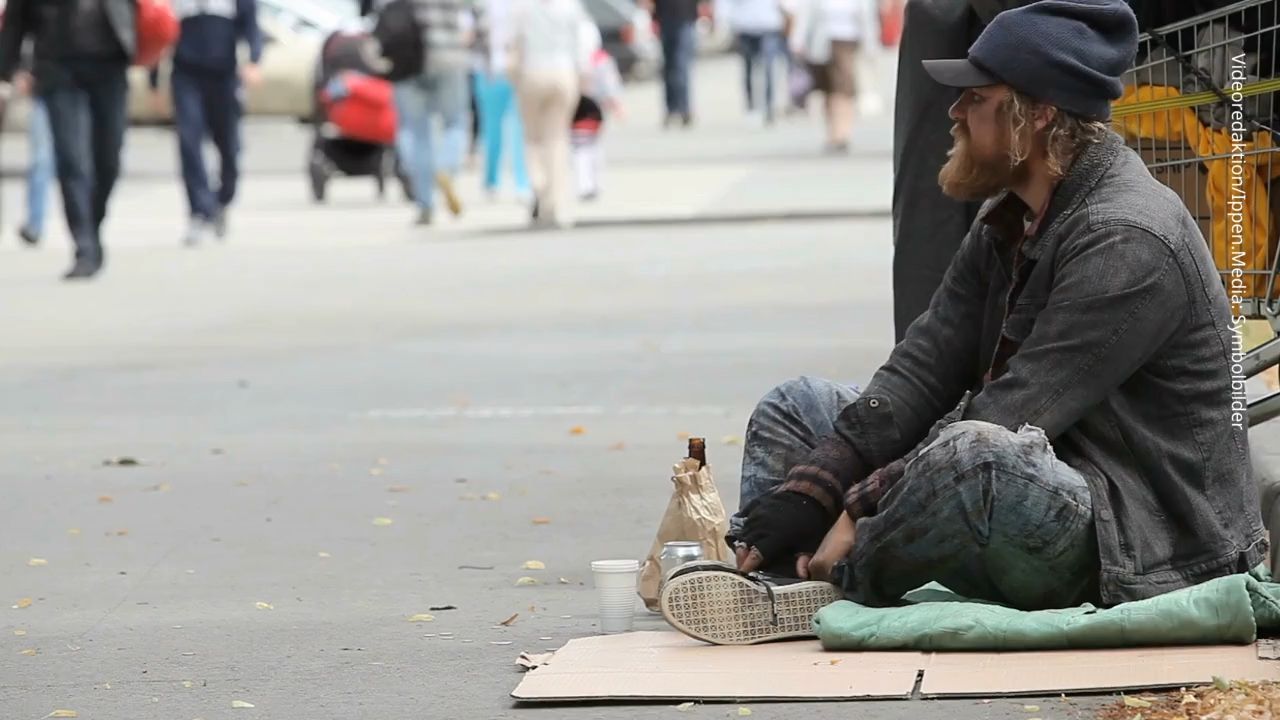 Hilfe für Obdachlose: Essen, Kleidung oder Geld