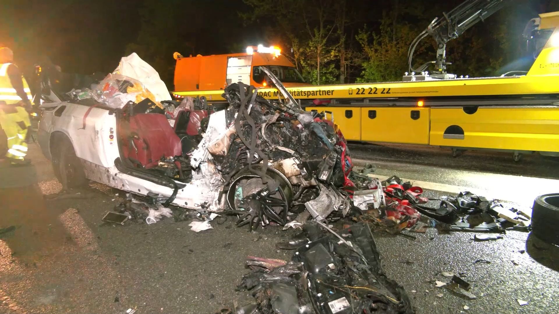 Tödlicher Unfall auf Frankenschnellweg: Auto kollidiert mit LKW ...