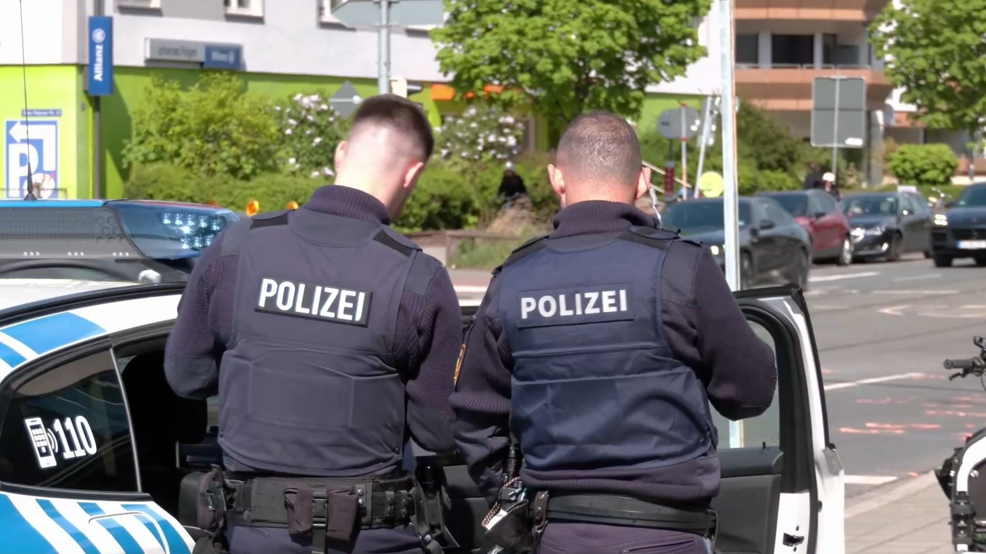 Seniorin (89) wird von Lkw überfahren: Fahrer fährt einfach weiter