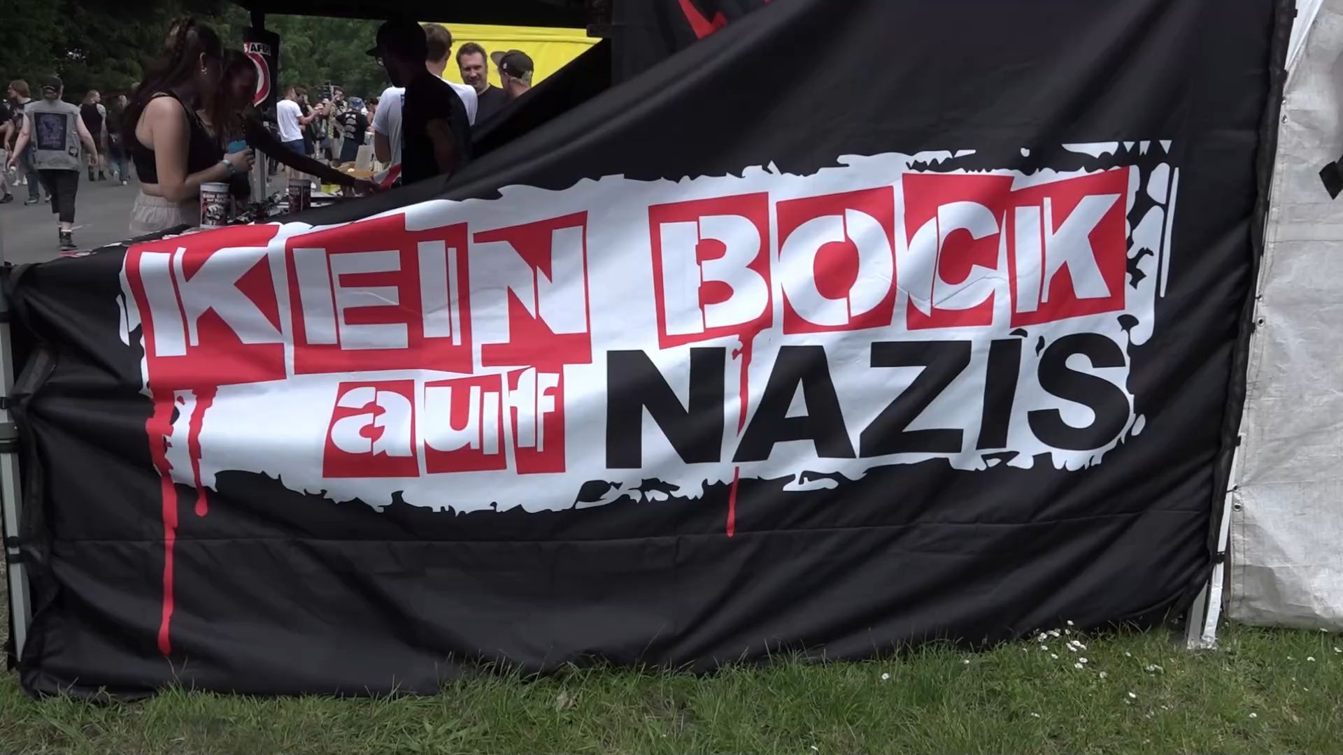 Trotz "kleinem Shitstorm": Politischer Stand mit viel Andrang auf Rock im Park 2024