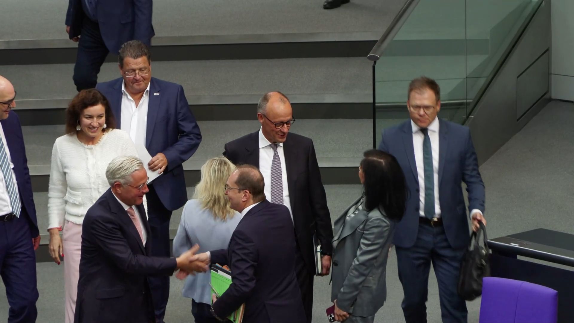 Politicians do not pay pension contributions: New discussion opened