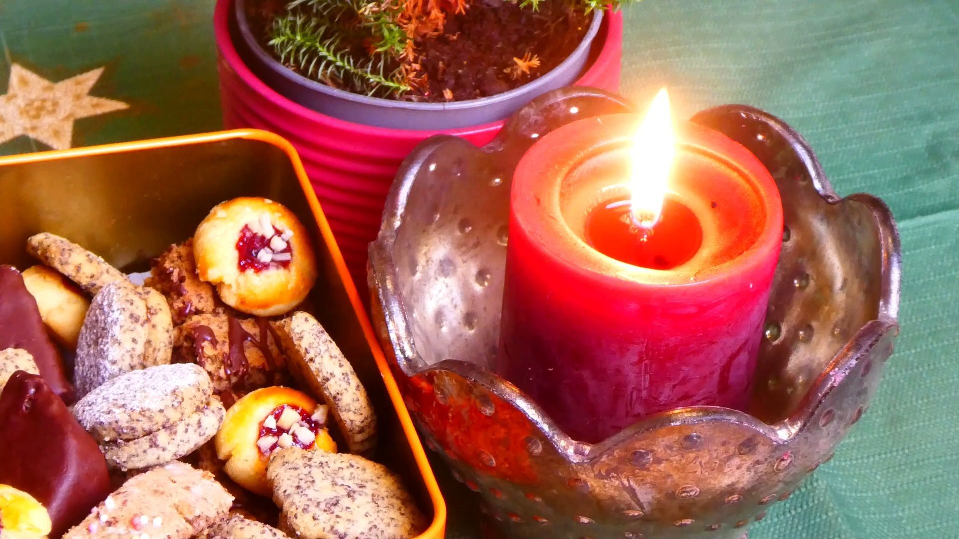 Metal box for cookies: Why is it bad and what are the alternatives?