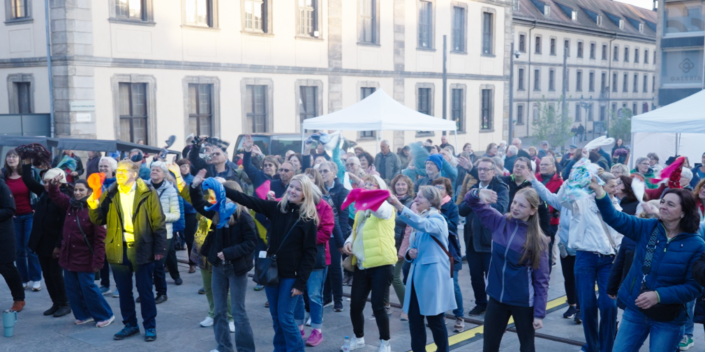 Video: Jede Menge los auf dem Uniplatz: "Aktionstag für Demokratie und Frieden"