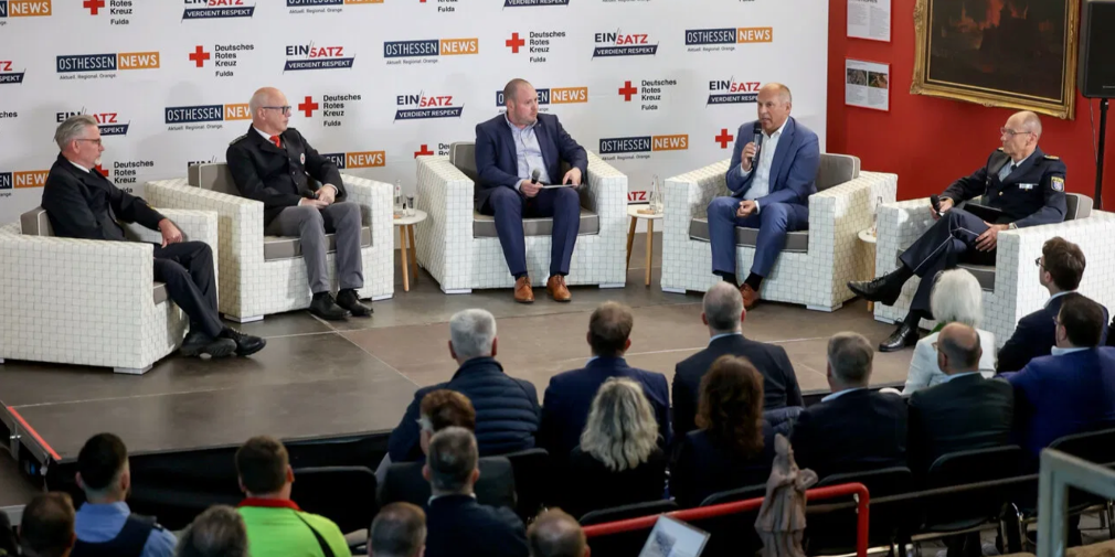 Video: "Uns war angst und bange" - Retter berichten von Beleidigungen und Gewalt