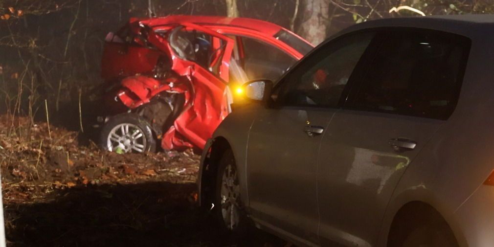 Video: Unfall auf der L3176 - Zwei Fahrzeuge schlittern aus Kurve