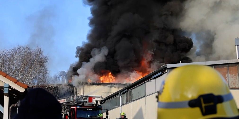 Video: Flammen unter Kontrolle - knapp 200 Retter im Einsatz