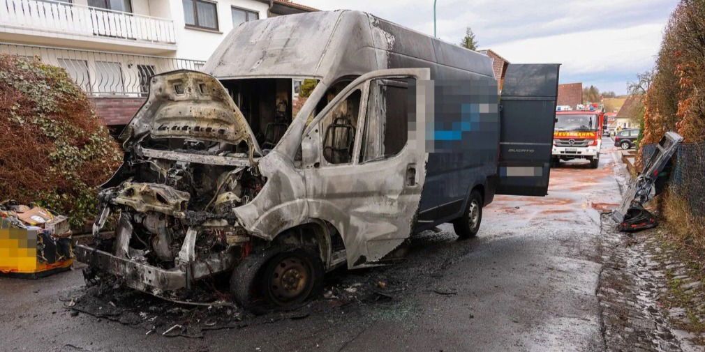 Video: Sprinter fängt Feuer - Pakete beschädigt