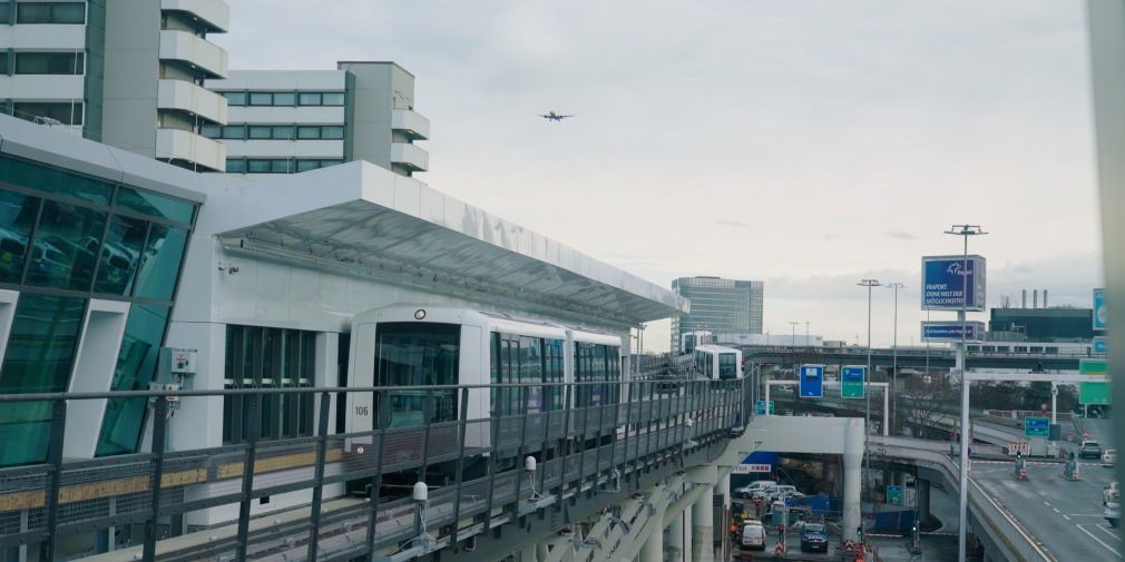Video: Neue Sky Line-Bahn verbindet die Terminals - Fraport-Chef: "Wir sind ready"