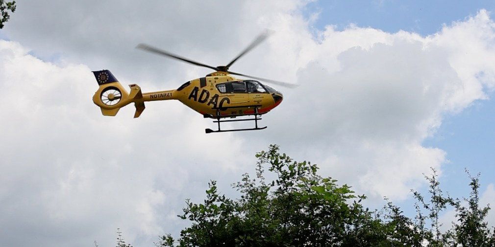 Video: Rettungs-Heli vor Ort! Frontal-Crash auf der Landstraße mit mehreren Verletzten