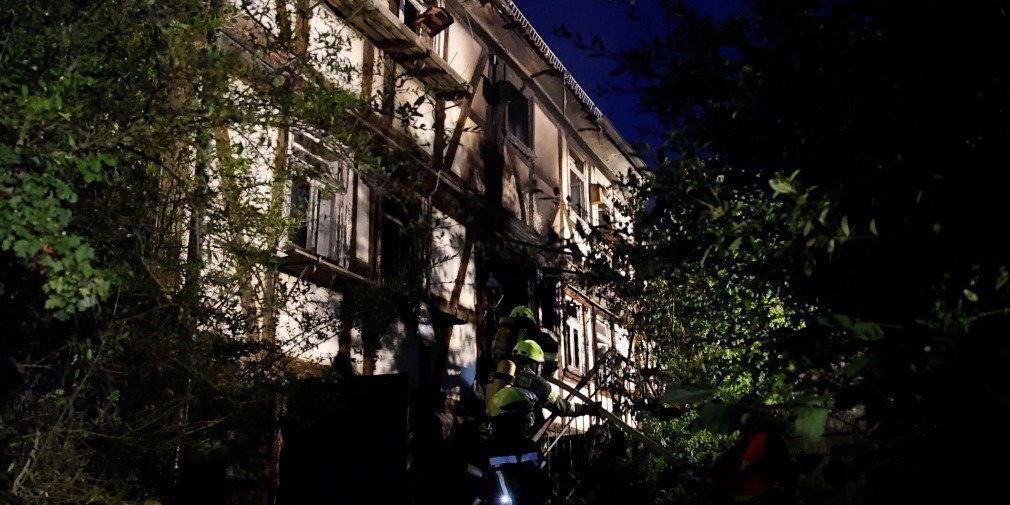 Video: Wohnhausbrand am Schützenrasen - Feuerwehr verhindert Schlimmeres