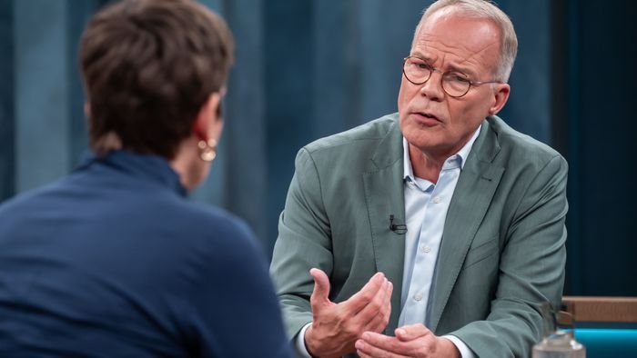 When a journalist of the SPD accuses political calculation after Bas's resignation, the faction leader of the party is outraged