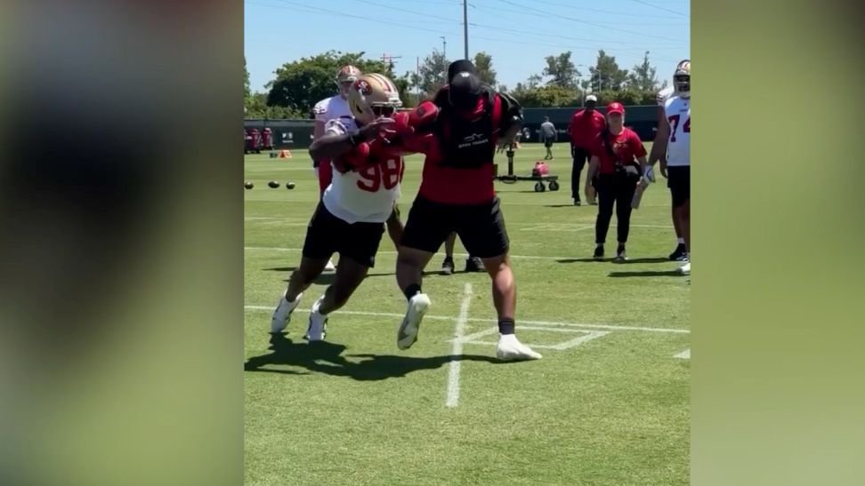 NFL: Coach getackelt! 49ers-Rookie bringt Feuer ins Training