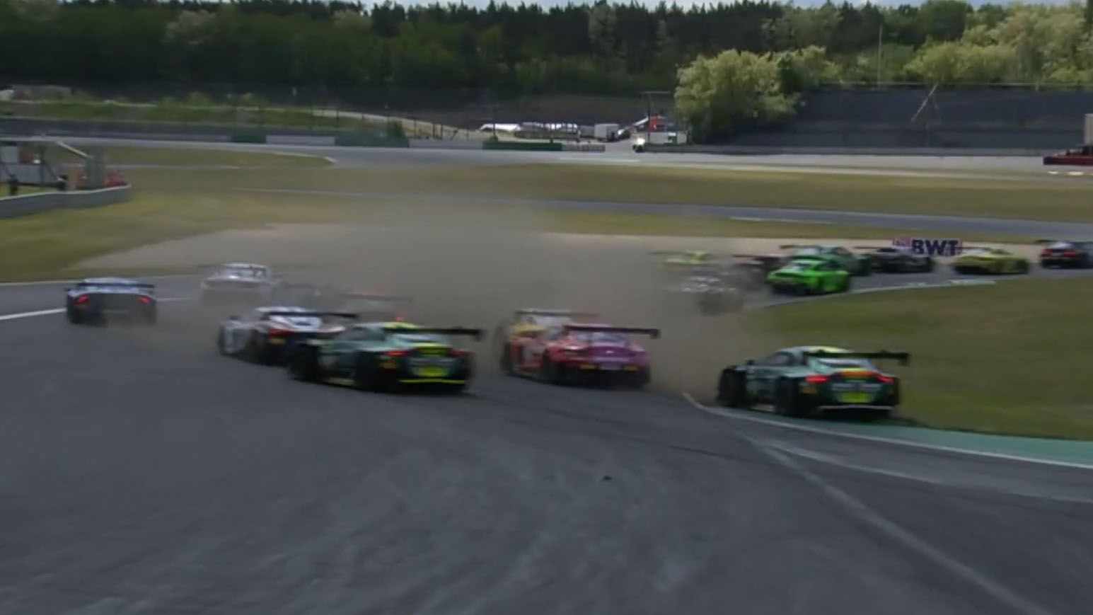 DTM: Zu Viert in Kurve 1! Crash nach Start am Lausitzring