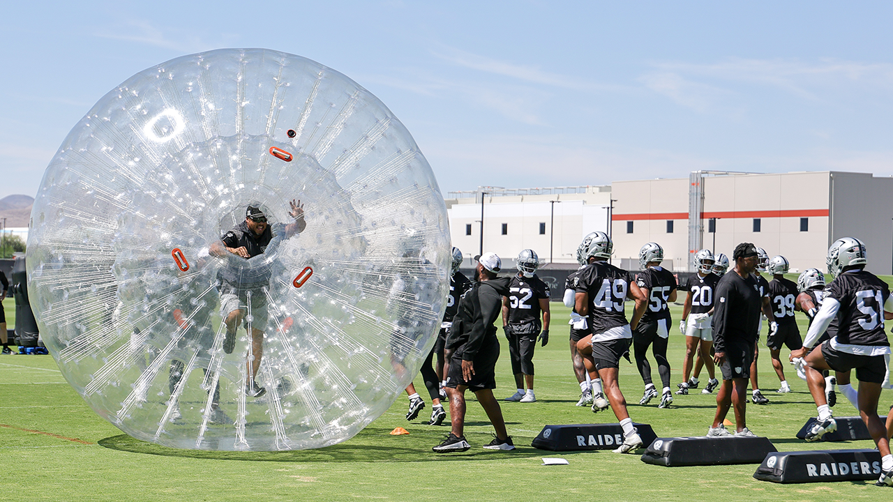 NFL: Pete Carrolls kurioses Training – Raiders kugeln sich vor Lachen