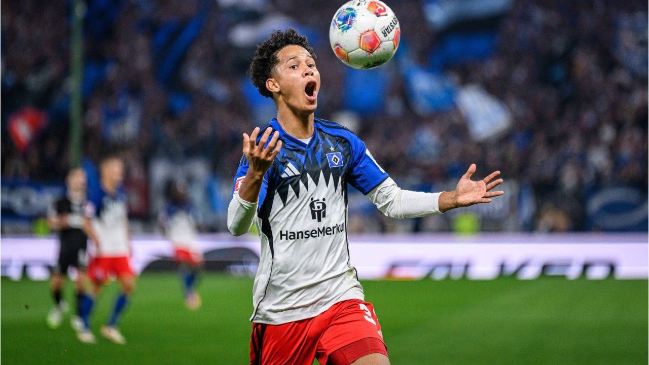 HSV „Lichtjahre entfernt“ – Netz entsetzt von Schiri Dingert