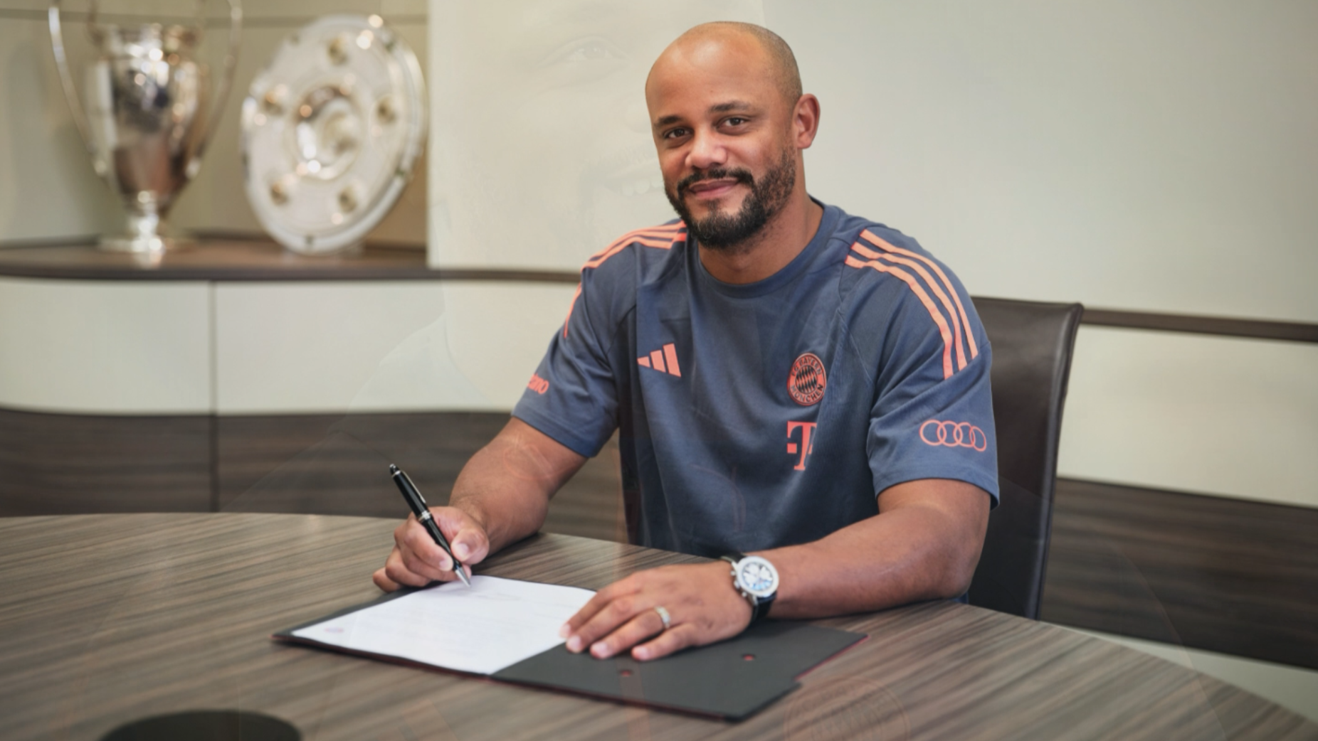 FC Bayern: Fans feiern Kompany-Verlängerung – und das ohne Leak!