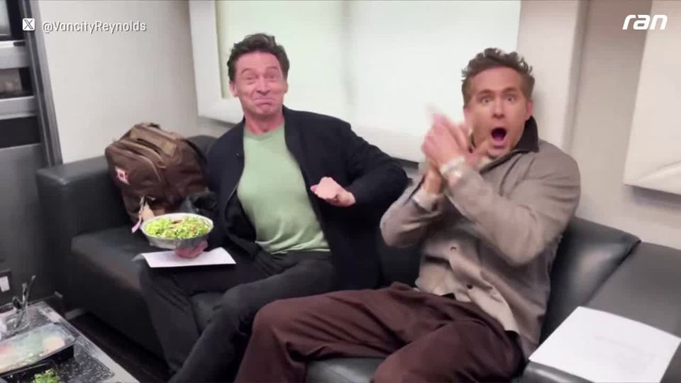 Ryan Reynolds flippt auf Sofa aus – Wrexham mit Hammer-Los