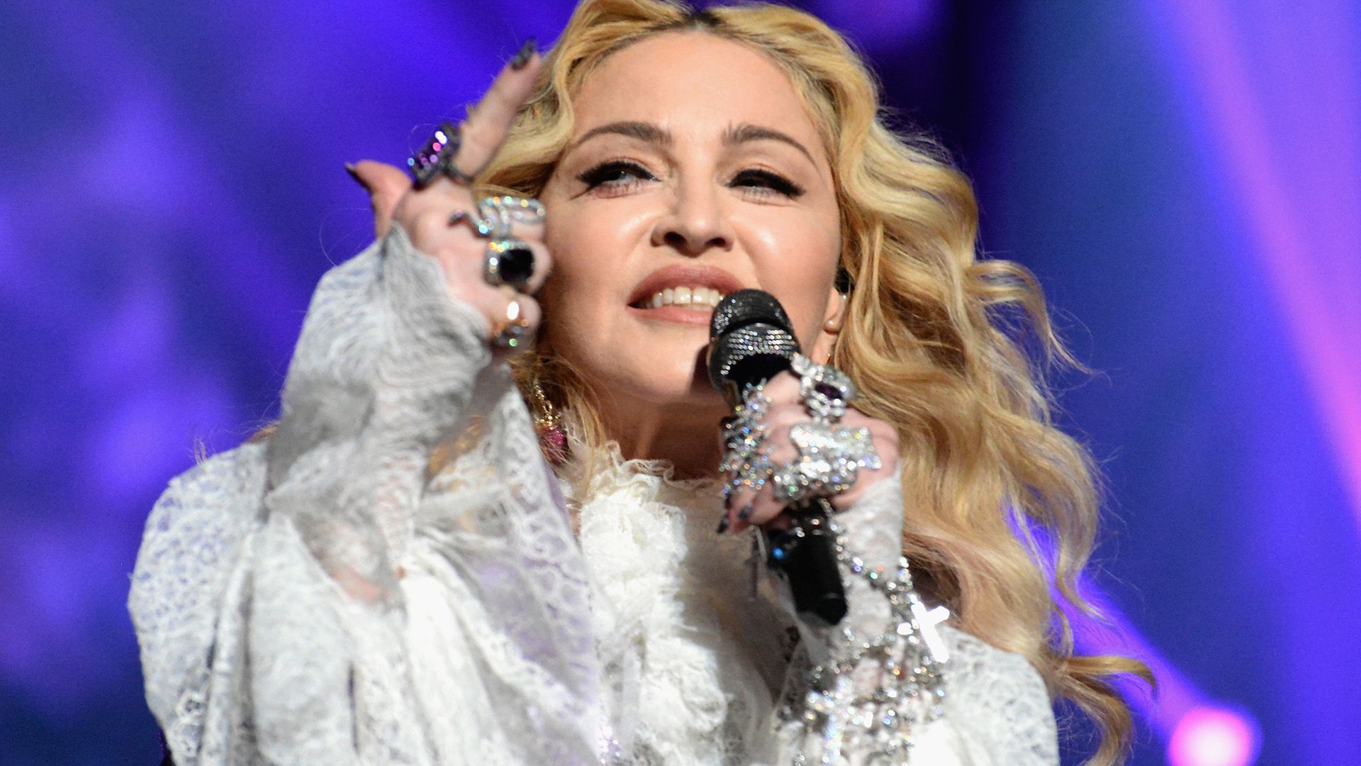 Madonna postet Tanzvideo – und alle starren auf DIESES Teil