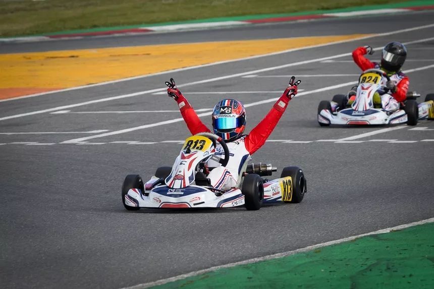 Rasende Kinder beim Karting des Champions of the Future Academy Program