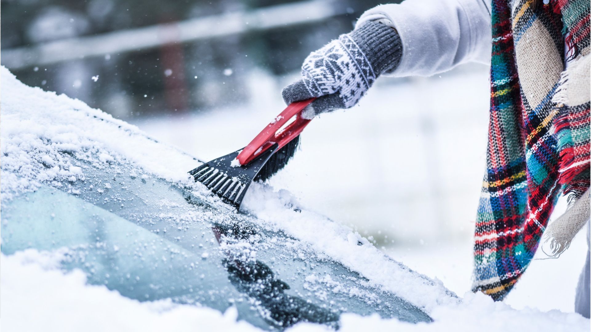 Lästiges Eiskratzen: Mit diesem Hausmittel bekommen Sie die Scheibe binnen Sekunden frei