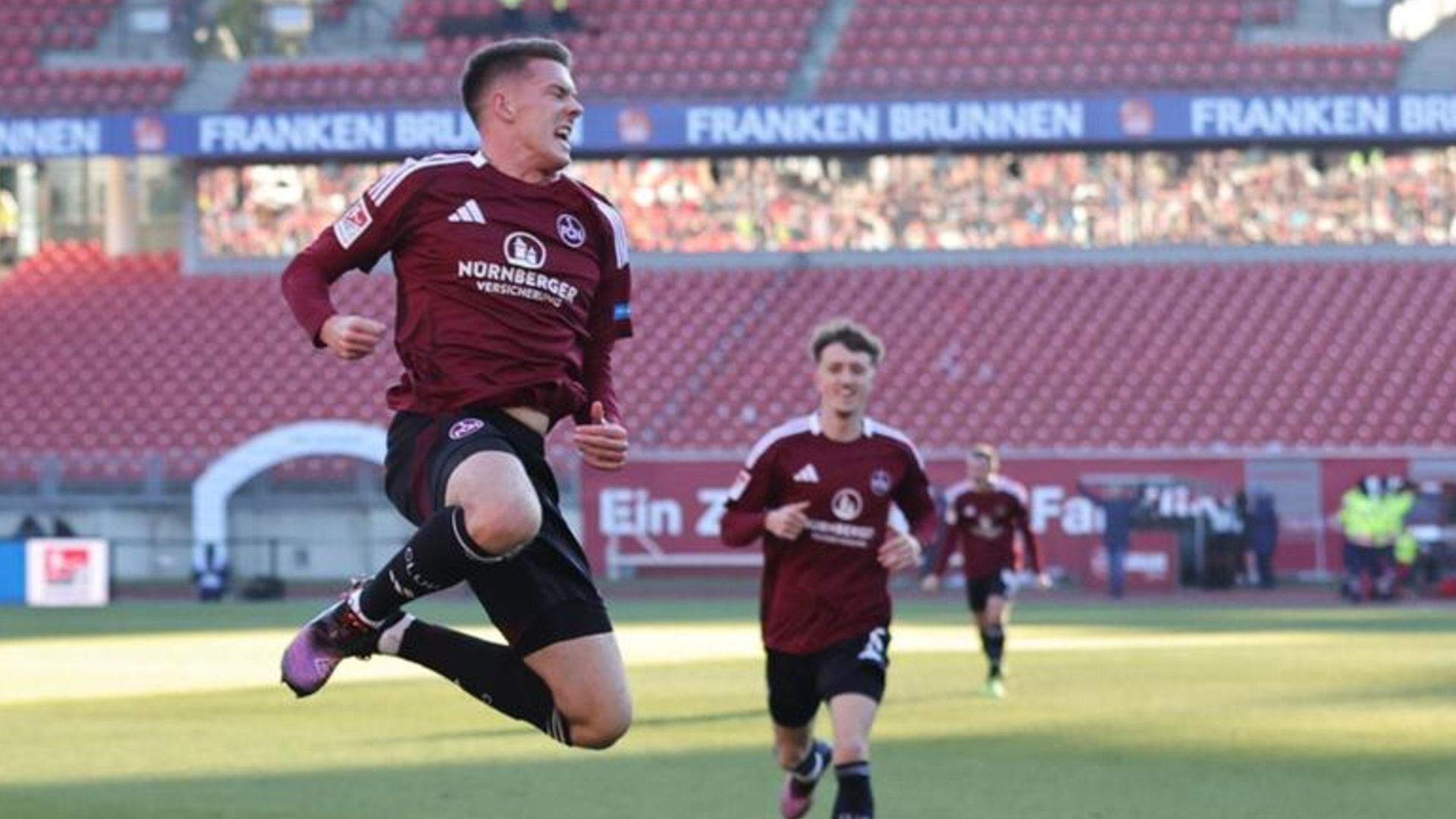 Choreo, Chancenhagel und Jubel: Der FCN schlägt Karlsruhe 2:1