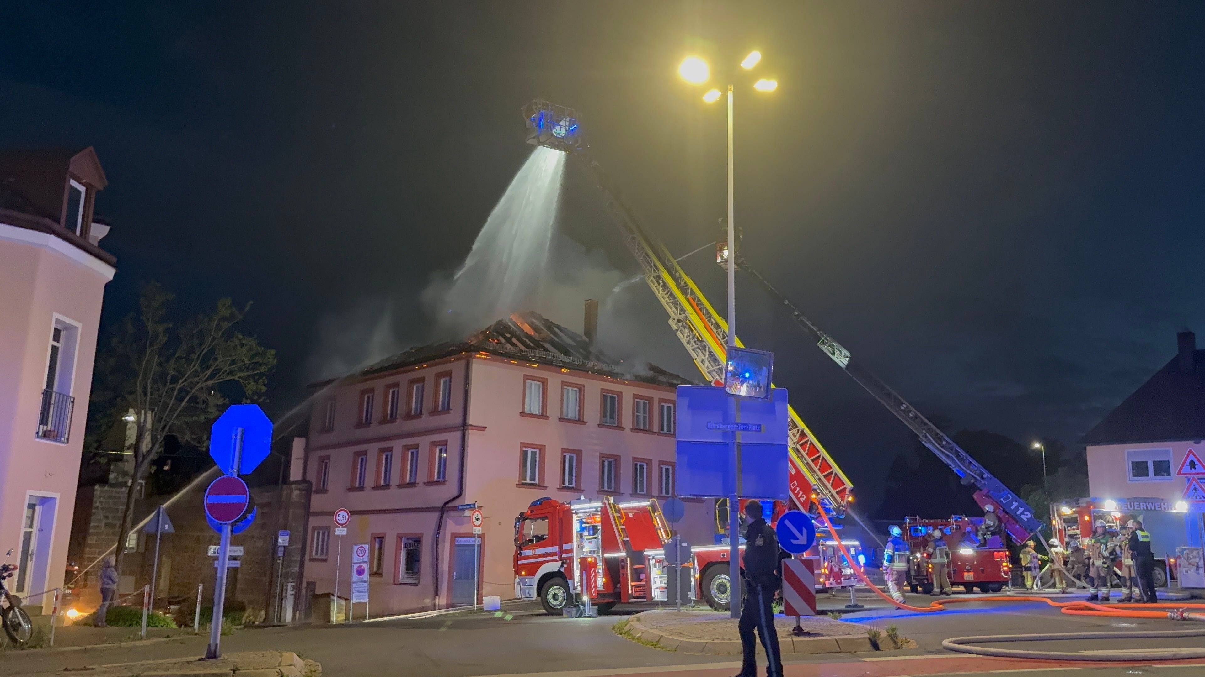 Feuerwehreinsatz in Schwabach: dritter Wohnhausbrand innerhalb weniger Wochen - Kripo ermittelt