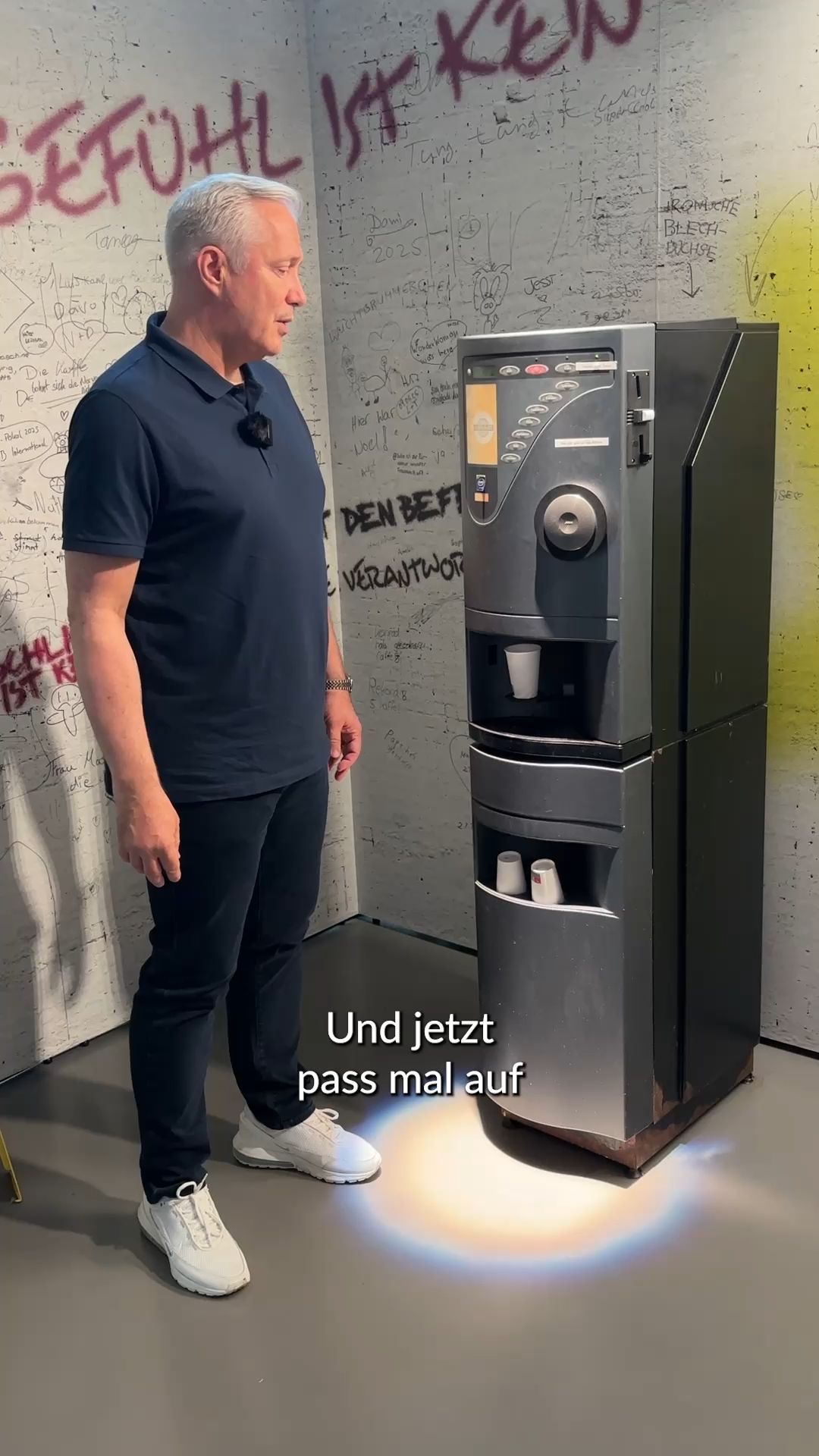 Video: Alexander Herrmann streitet mit intelligenter Kaffeemaschine