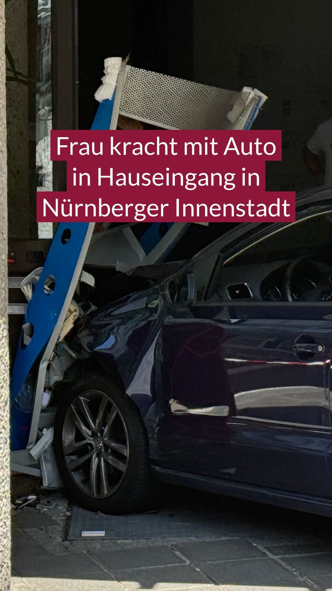 Video: Unfall in Nürnberger Altstadt: Frau fährt in Hauseingang