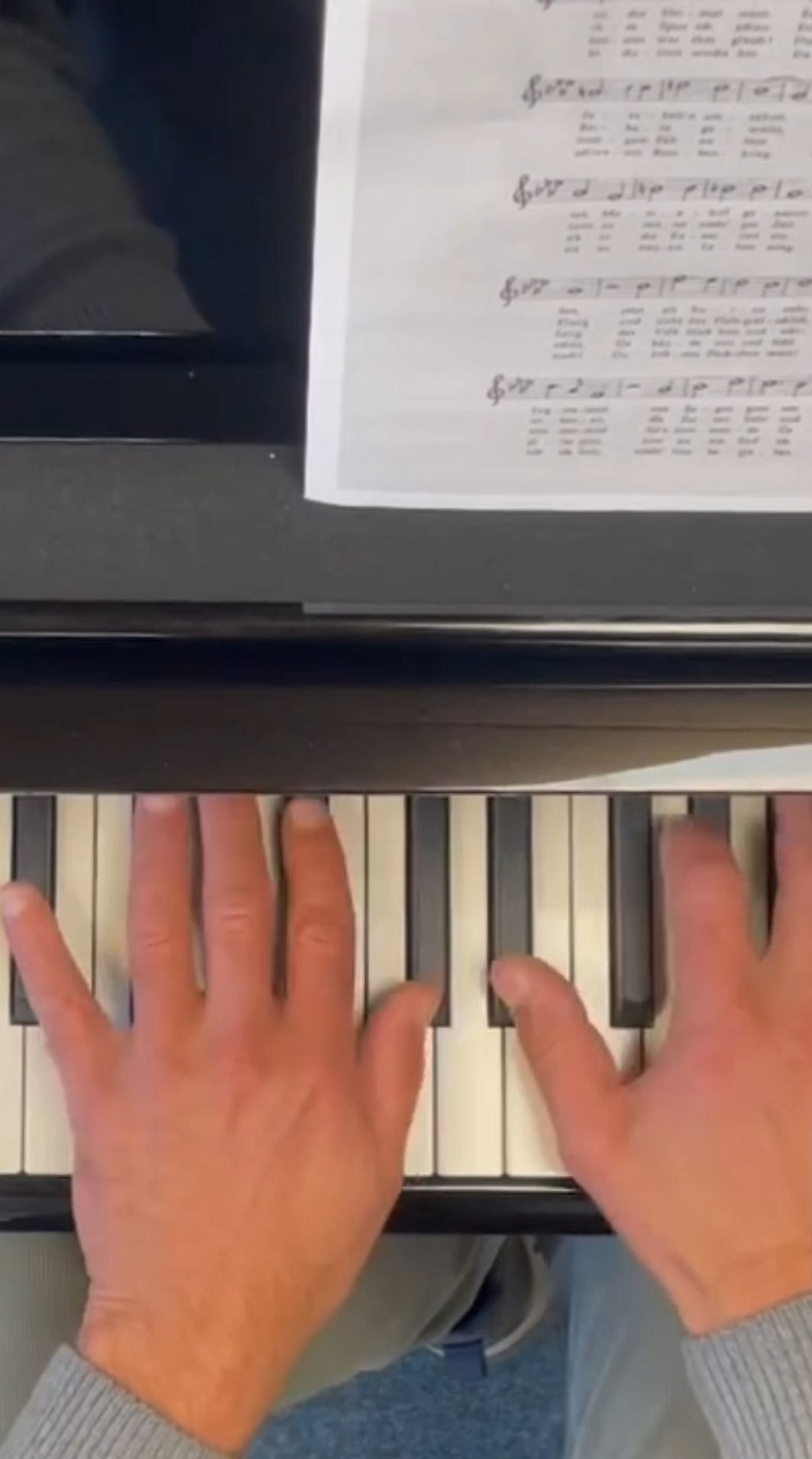 Video: Stefan Bernhardt spielt das "Neumarkter Heimatlied" von Hans Wolf